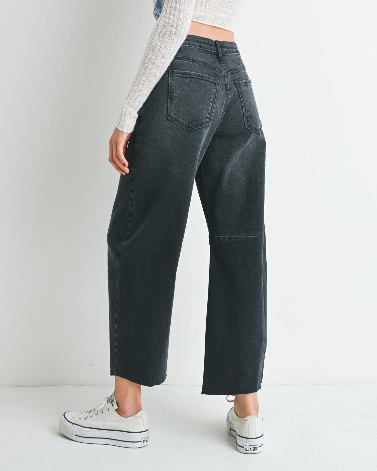 Barrel Jeans with Seamed Edge